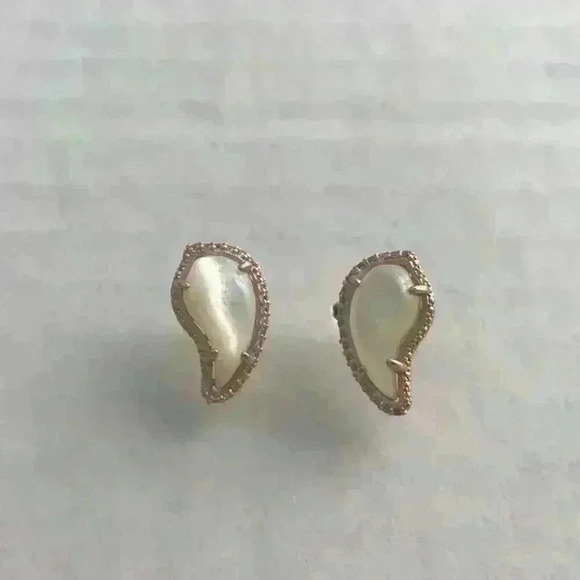 Kendra Scott new Temple in Ivory/blush gold - Picture 5 of 8